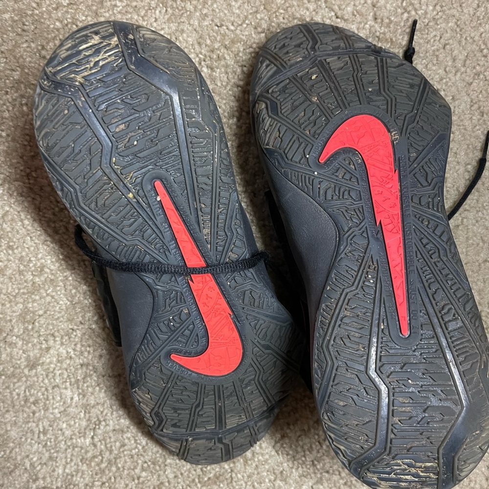 6.5Y Nike Future Court 3 Basketball Shoes Black & Red CT2866-003 - Picture 10 of 11